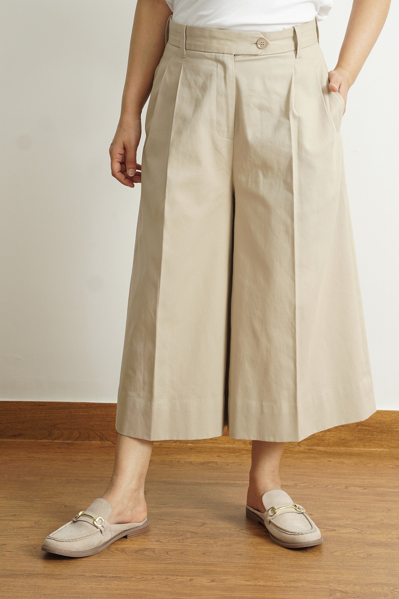 Tailored Wide Leg Cropped Trousers in Khaki
